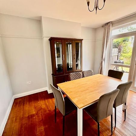 5 Bed Property In Se12 런던 외부 사진
