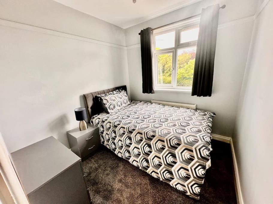 5 Bed Property In Se12 런던 외부 사진