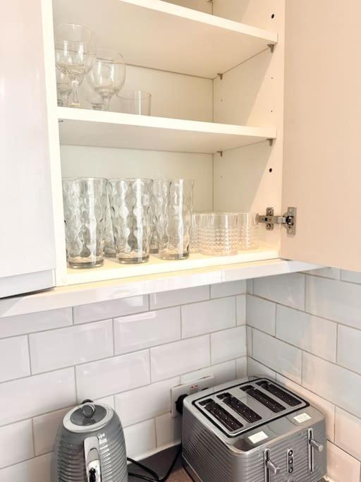 5 Bed Property In Se12 런던 외부 사진