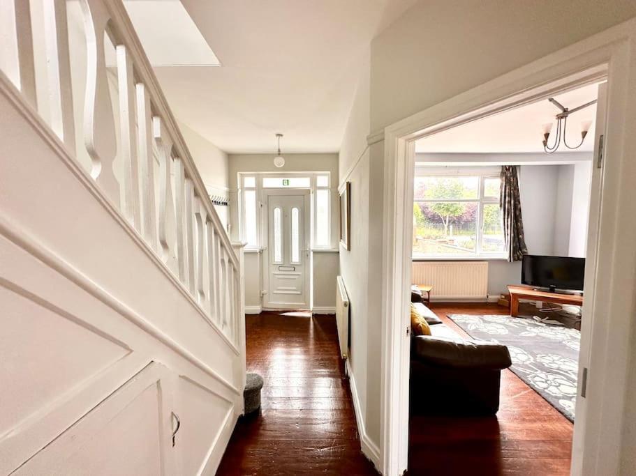 5 Bed Property In Se12 런던 외부 사진