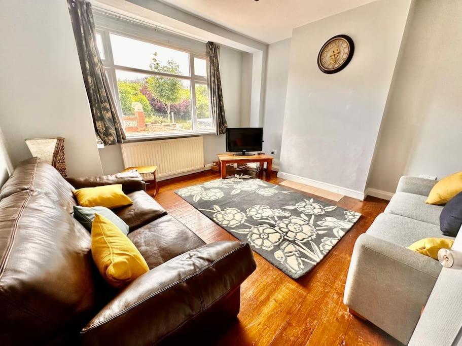 5 Bed Property In Se12 런던 외부 사진