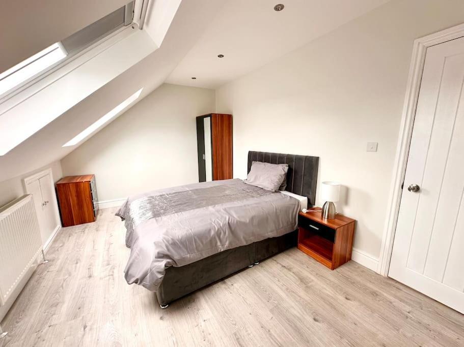 5 Bed Property In Se12 런던 외부 사진