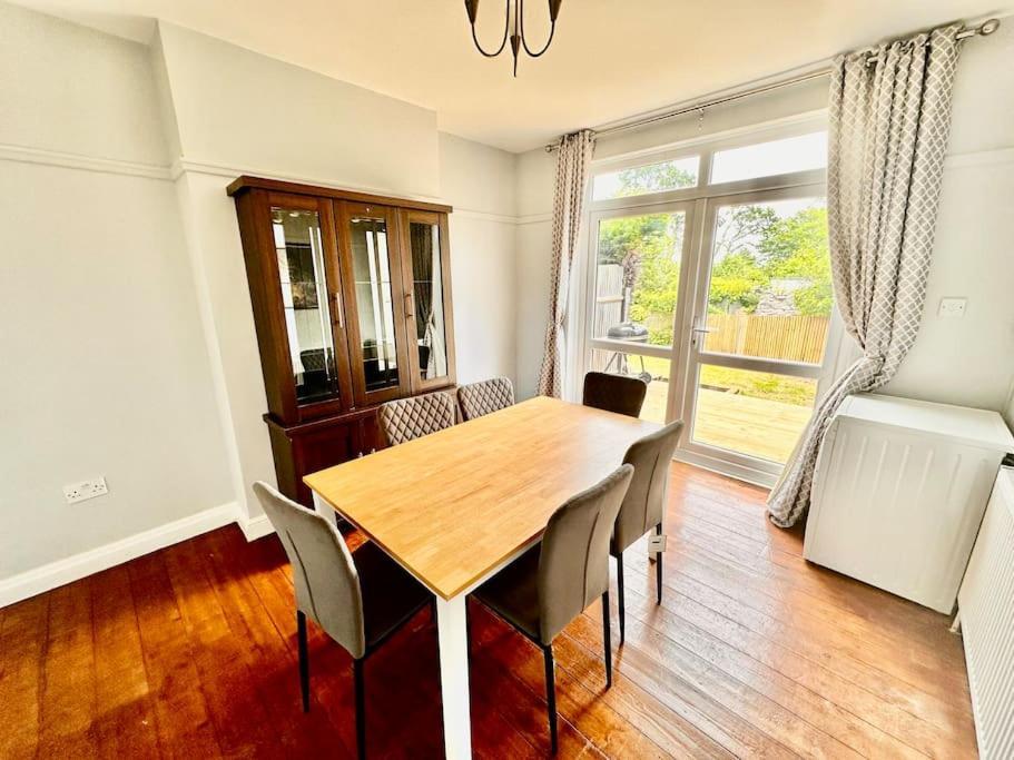 5 Bed Property In Se12 런던 외부 사진