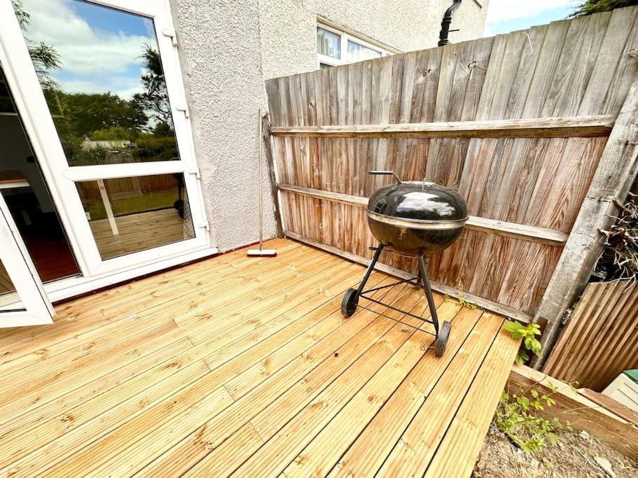 5 Bed Property In Se12 런던 외부 사진