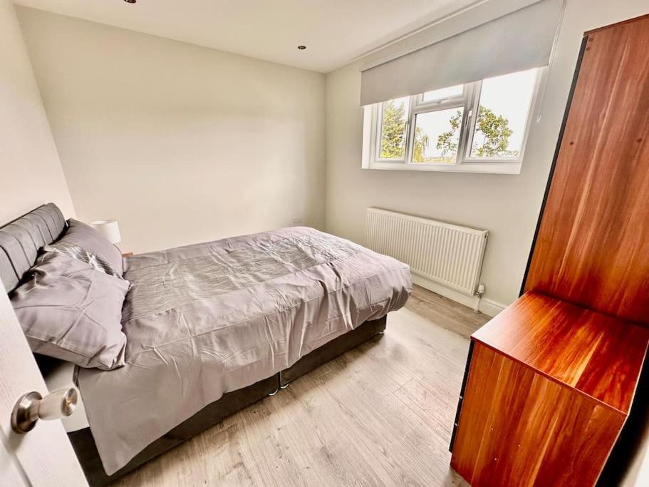 5 Bed Property In Se12 런던 외부 사진