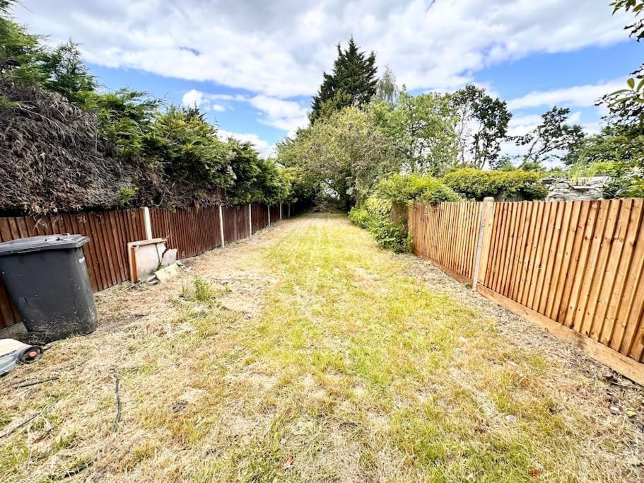 5 Bed Property In Se12 런던 외부 사진