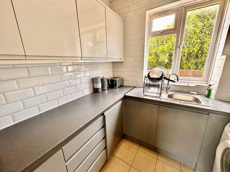 5 Bed Property In Se12 런던 외부 사진