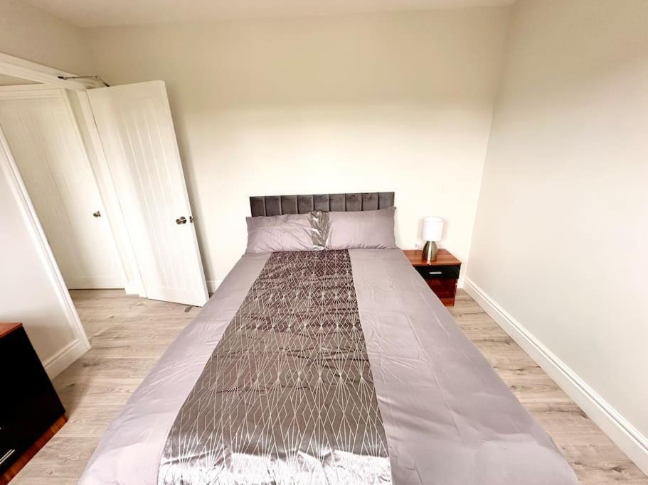 5 Bed Property In Se12 런던 외부 사진