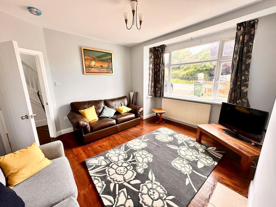 5 Bed Property In Se12 런던 외부 사진